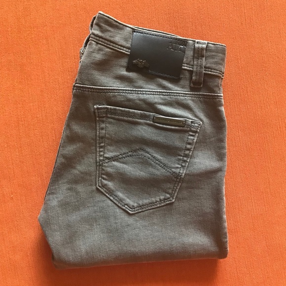 Armani Exchange Women’s Skinny Jeans - Picture 1 of 10